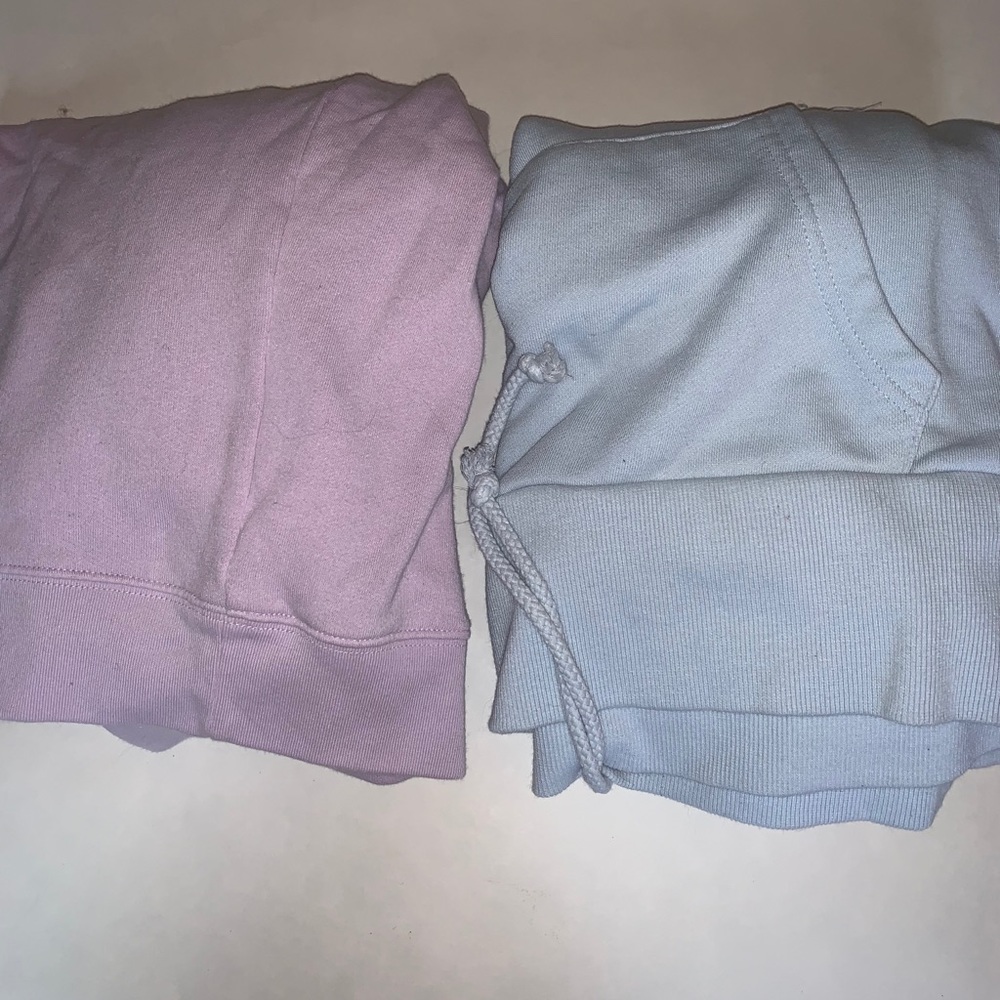 2 sweatshirts